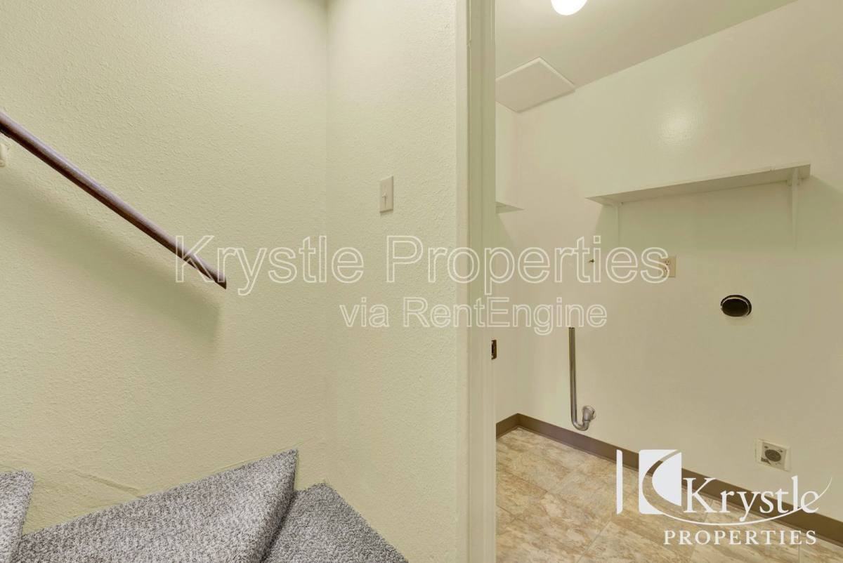 200 Avian Dr #3 - Photo 2 of 10