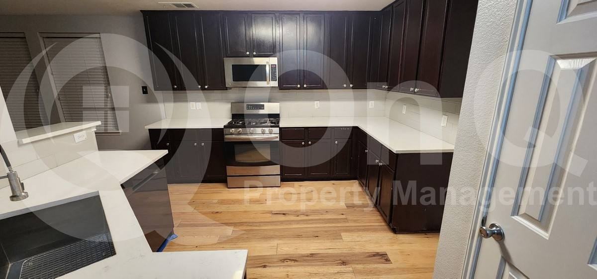 2208 Lanshire Dr - Photo 2 of 10