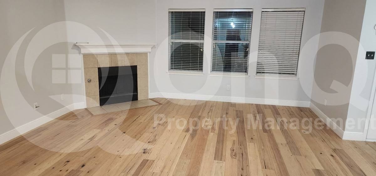 2208 Lanshire Dr - Photo 3 of 10