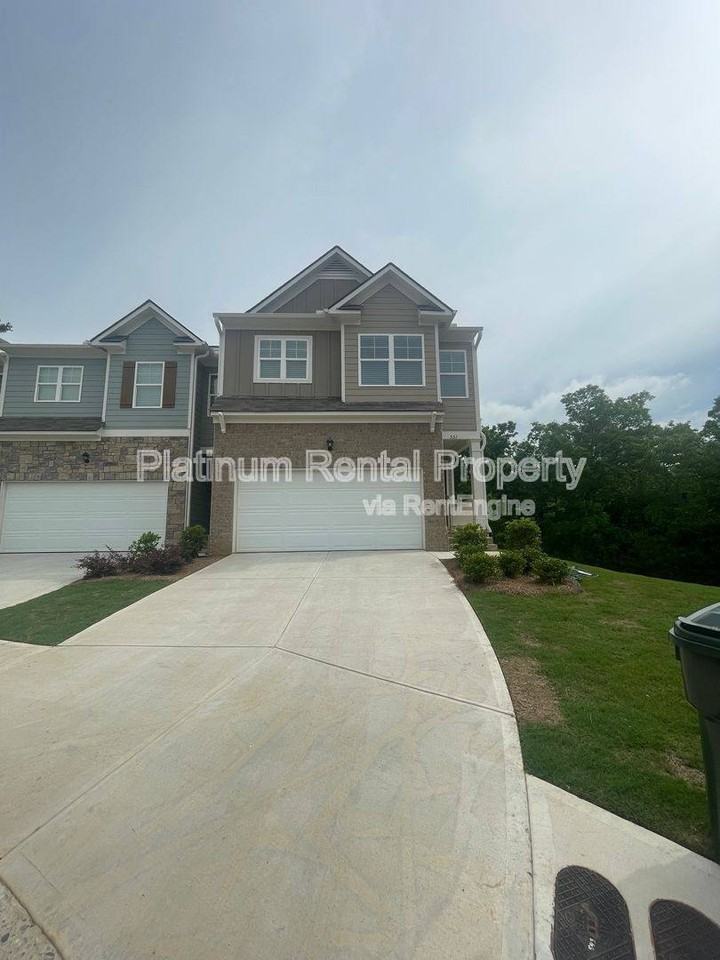 551 Stoneybrook Dr - Photo 2 of 10