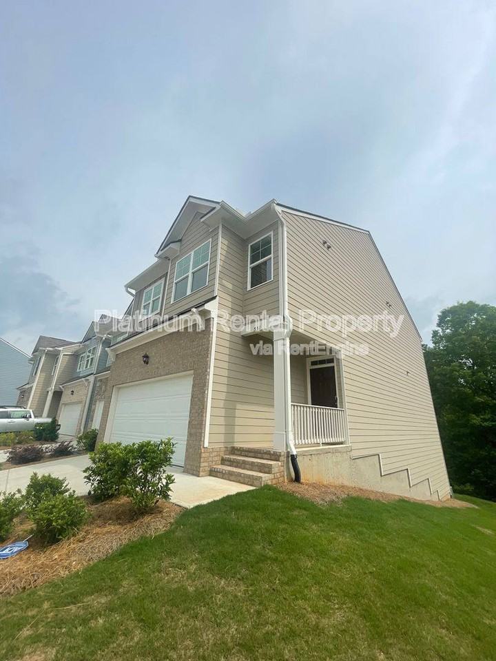 551 Stoneybrook Dr - Photo 3 of 10