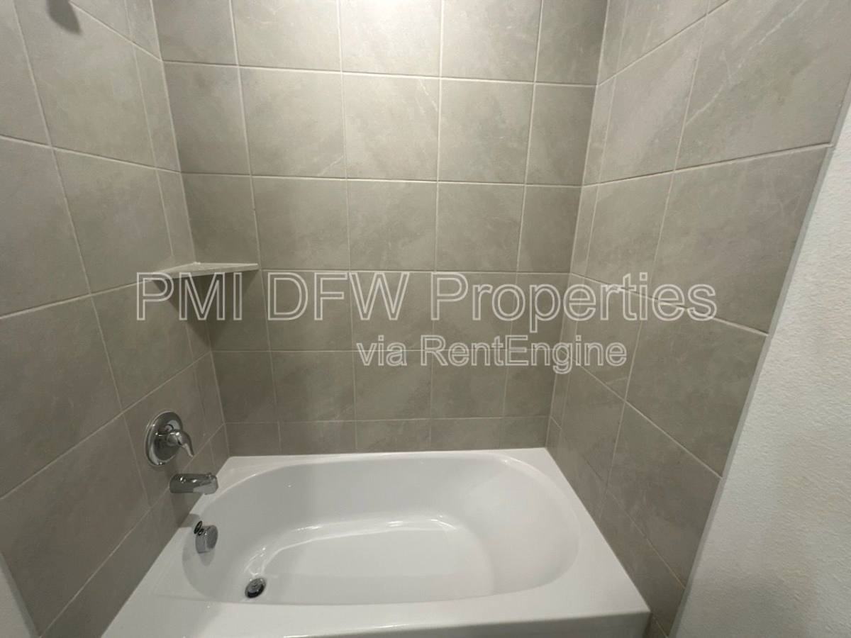 1638 Woodbrook Ln - Photo 2 of 10