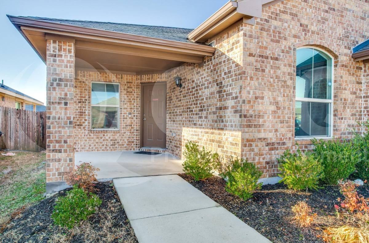 2725 Gains Mill Dr - Photo 2 of 10