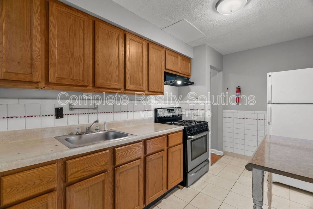 7563 Haywood Dr - Photo 2 of 10