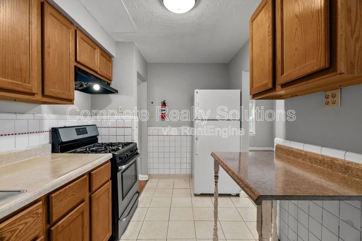 7563 Haywood Dr - Photo 3 of 10