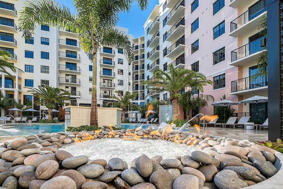 903 West Chestnut Street - Photo 3 of 18