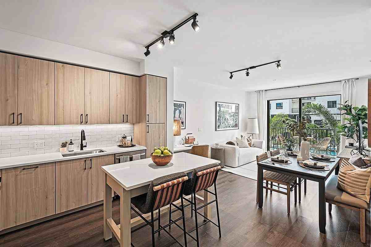 903 West Chestnut Street - Photo 5 of 18