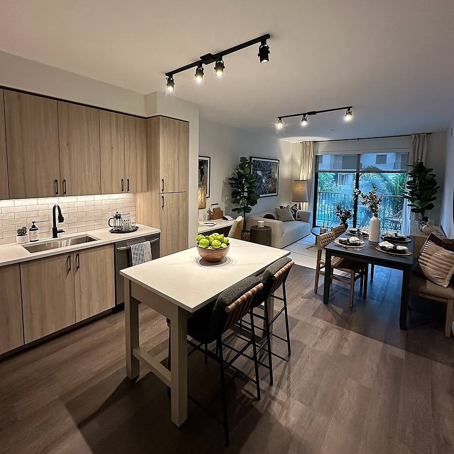 903 West Chestnut Street - Photo 7 of 18