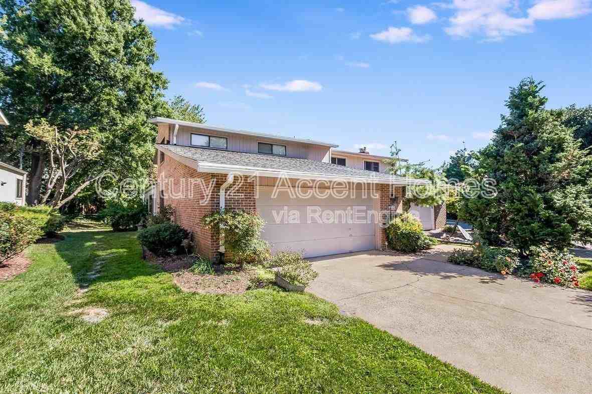 7224 Vistas Ln - Photo 2 of 10