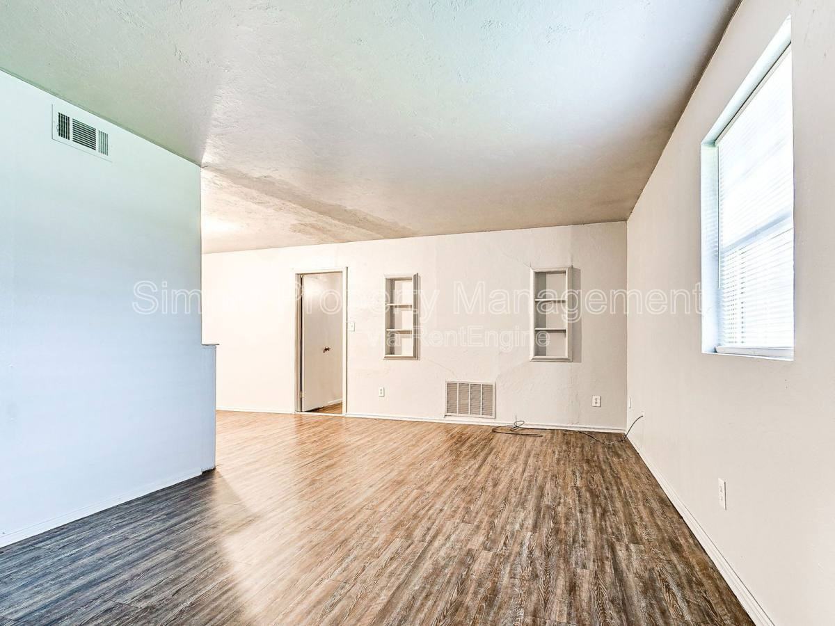 4301 N Terry Ave - Photo 2 of 10