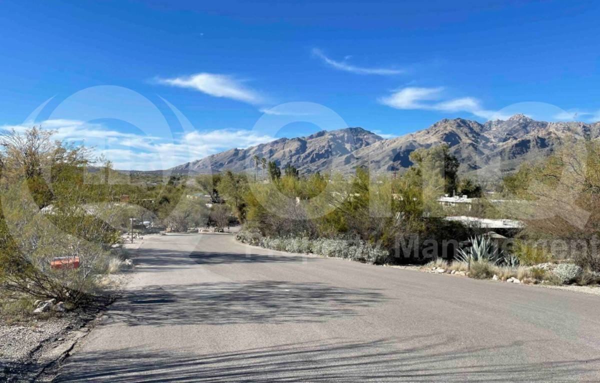 8915 E Wes Pl - Photo 2 of 10