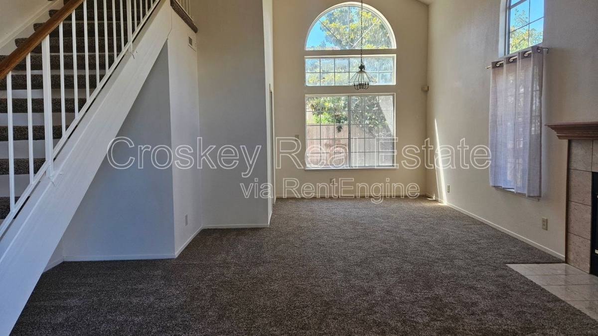 332 Egret Pl - Photo 3 of 10