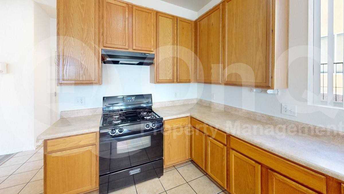 1351 S Burdock Dr - Photo 3 of 10