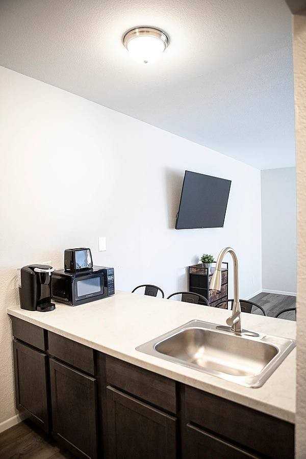 250 Carroll Dr - Photo 3 of 19