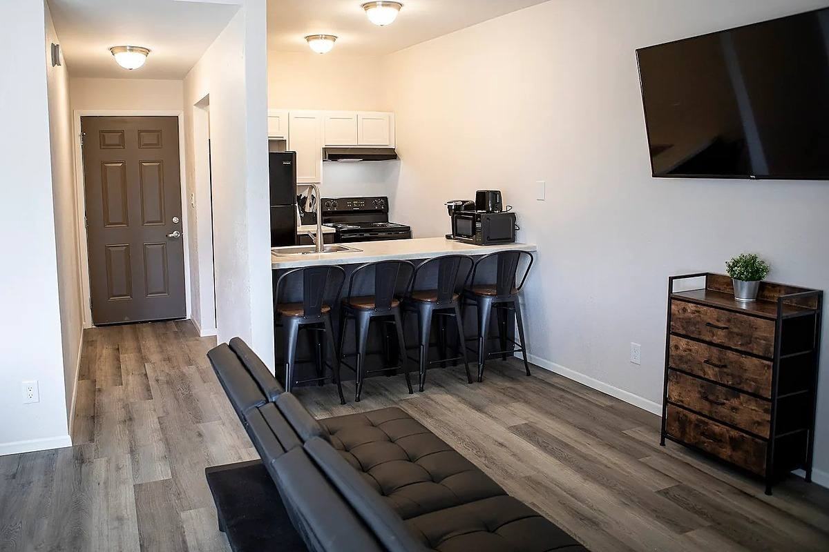 250 Carroll Dr - Photo 5 of 19