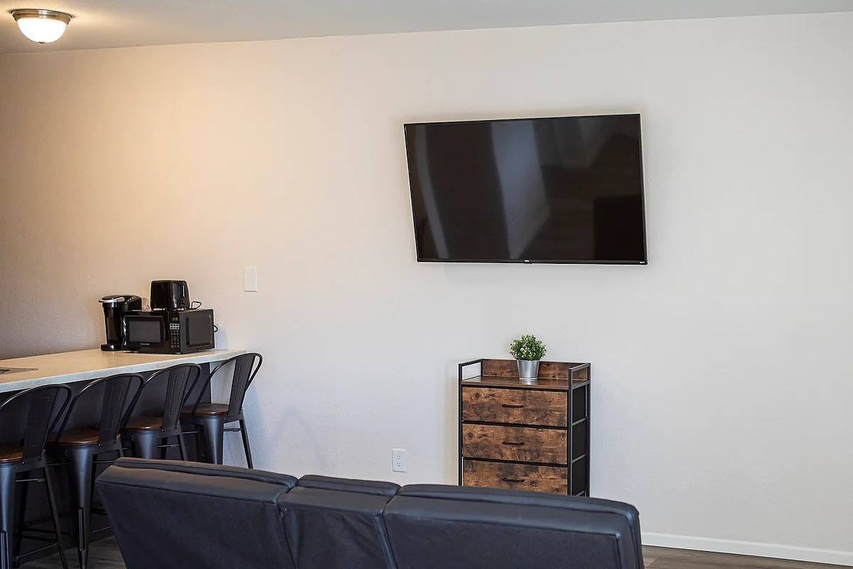 250 Carroll Dr - Photo 7 of 19