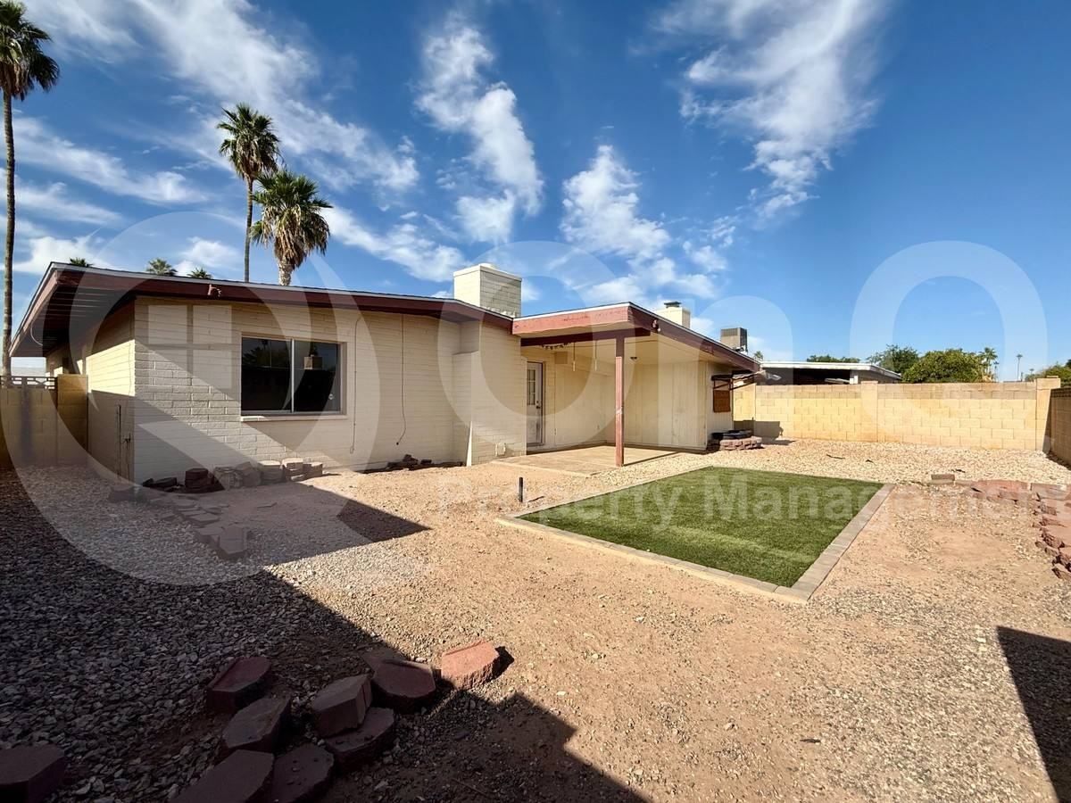 1719 E Broadmor Dr - Photo 2 of 10