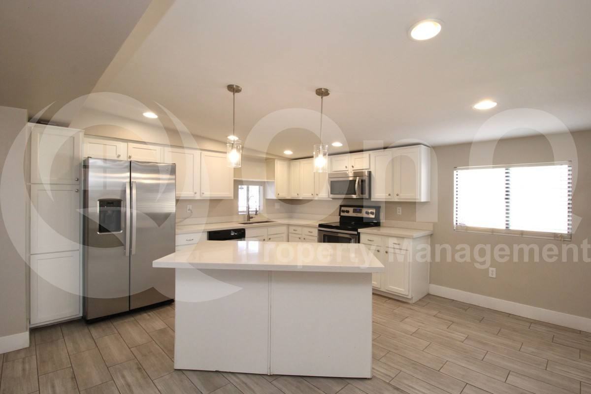 1719 E Broadmor Dr - Photo 3 of 10