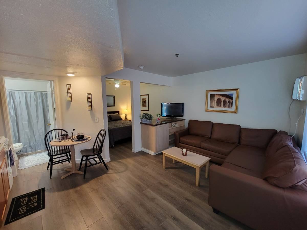 2220 Rancho Colorado Boulevard - Photo 4 of 13