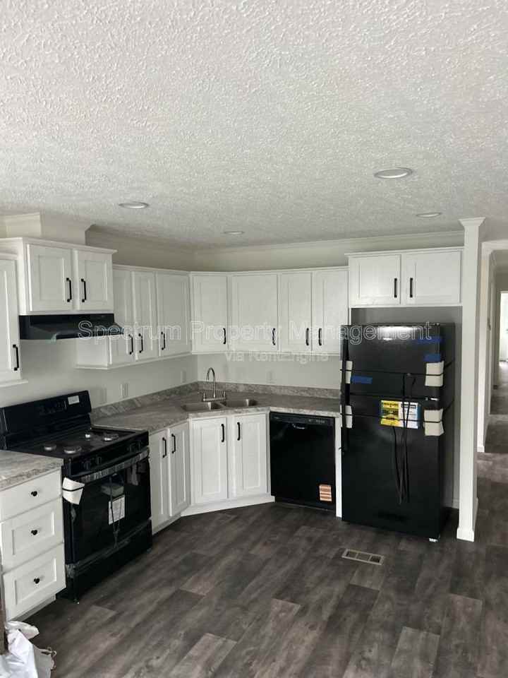 35 Windsor St #1 - Photo 3 of 10