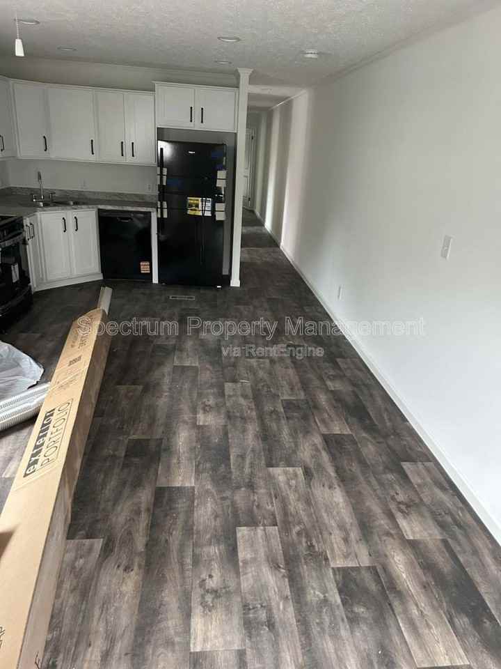 35 Windsor St #1 - Photo 2 of 10