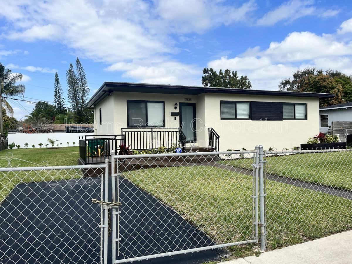 11535 Sw 139th Ter - Photo 2 of 10