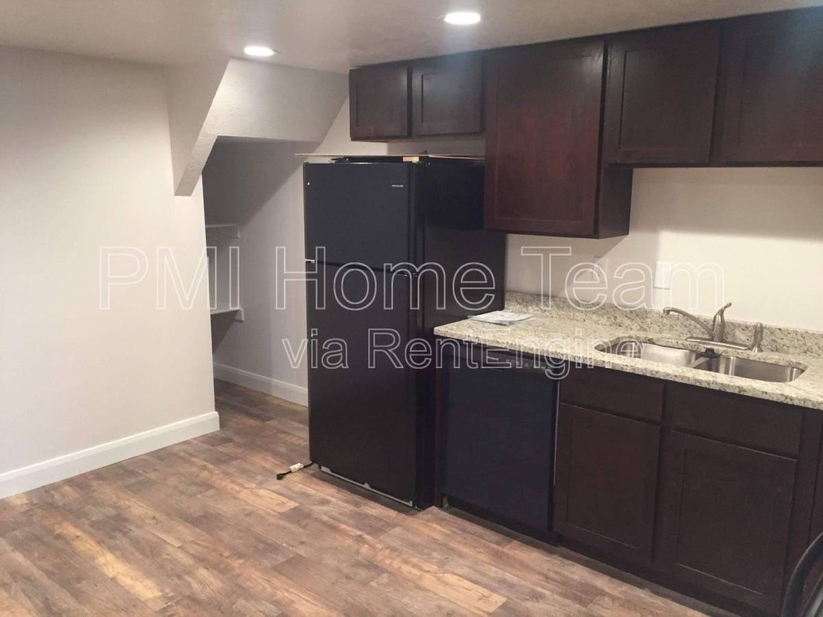 661 14th St - Photo 2 of 10