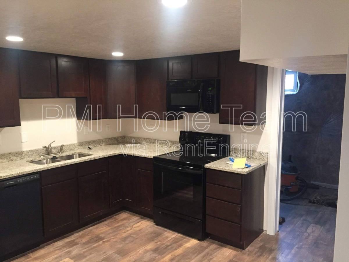 661 14th St - Photo 3 of 10