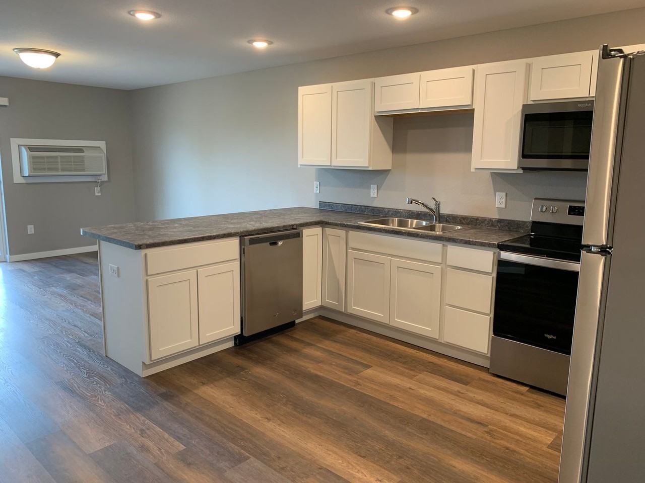 Lakeview Apartments - Photo 3 of 15