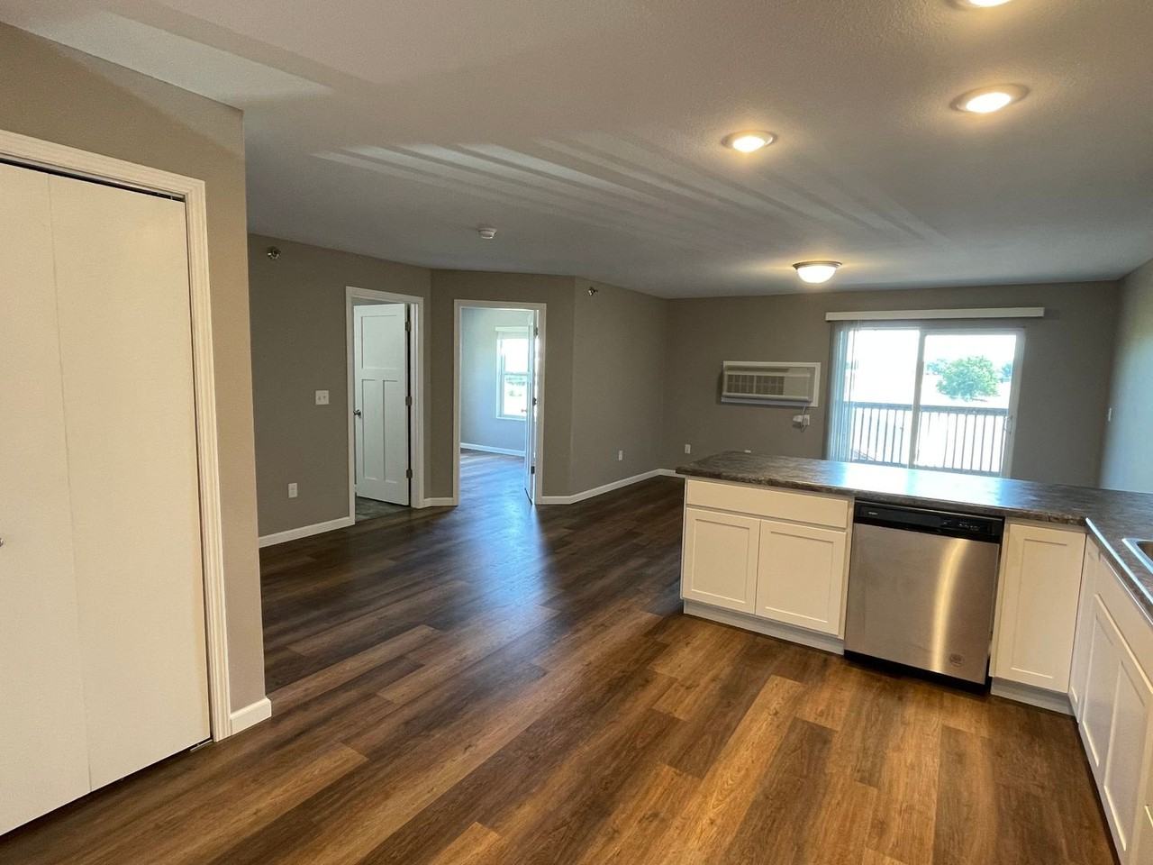 Lakeview Apartments - Photo 3 of 15