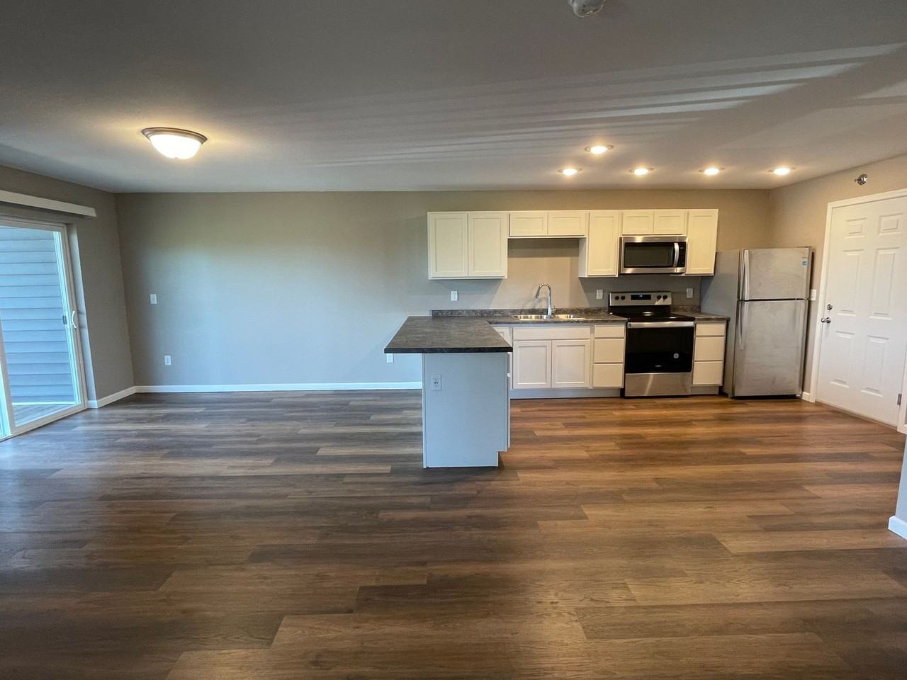 Lakeview Apartments - Photo 4 of 15