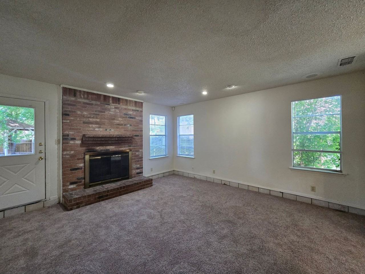 1502 Iris Avenue - Photo 3 of 24