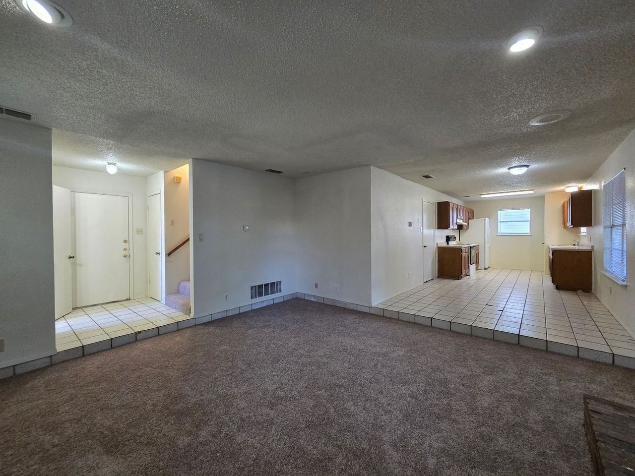 1502 Iris Avenue - Photo 4 of 24