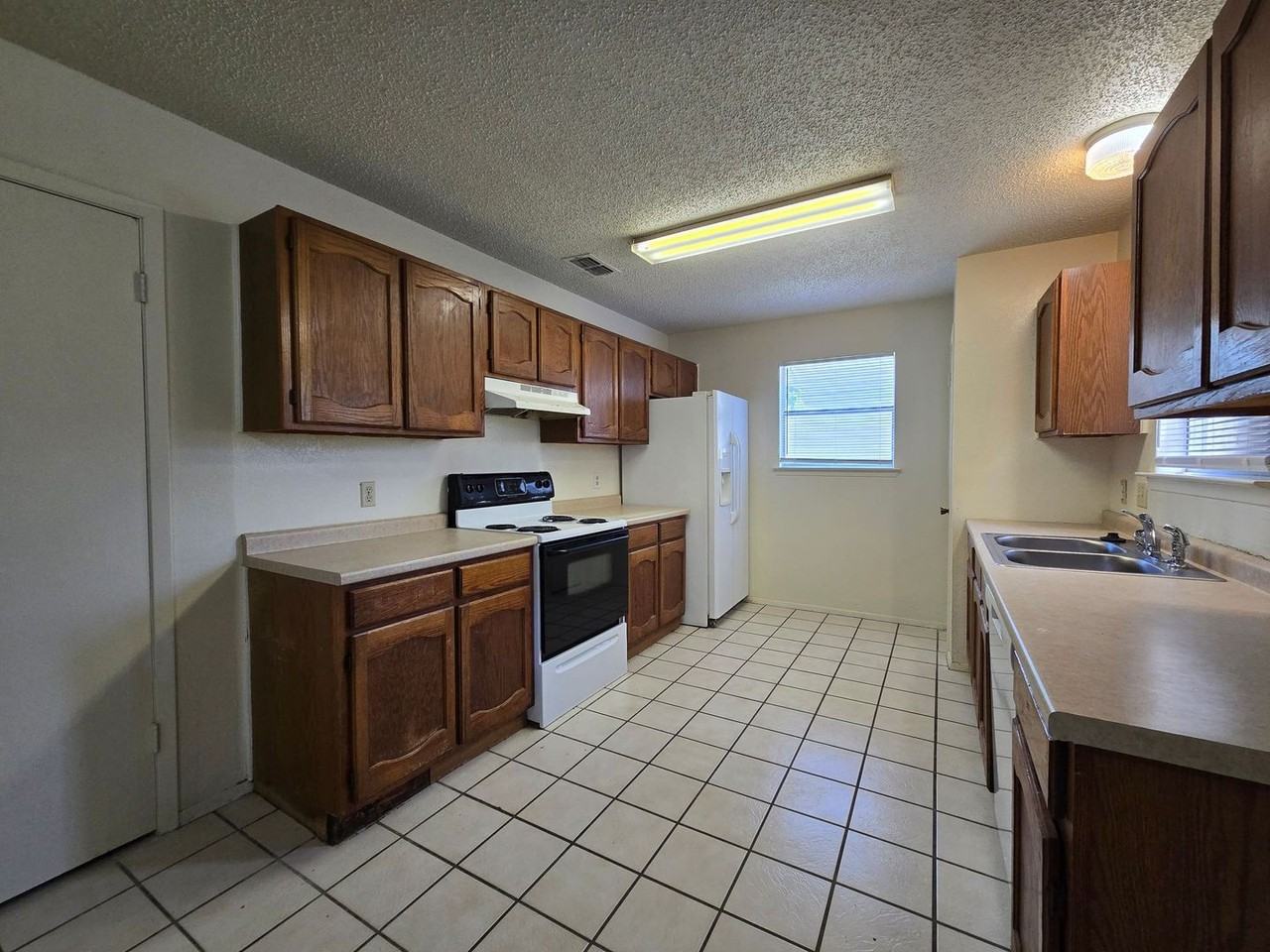 1502 Iris Avenue - Photo 7 of 24