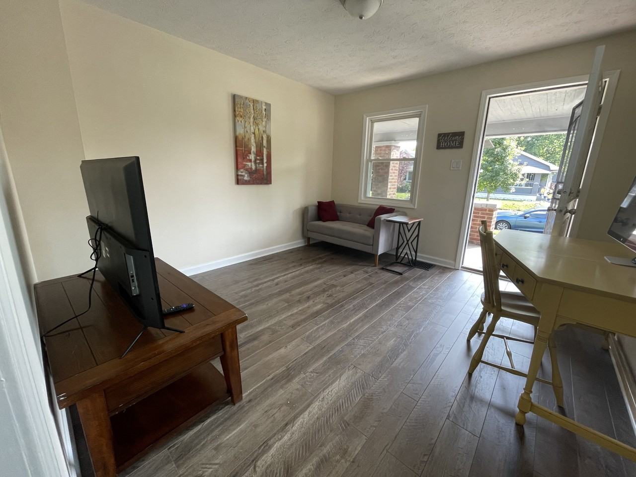 1306 N Gladstone Ave #1306 - Photo 2 of 17