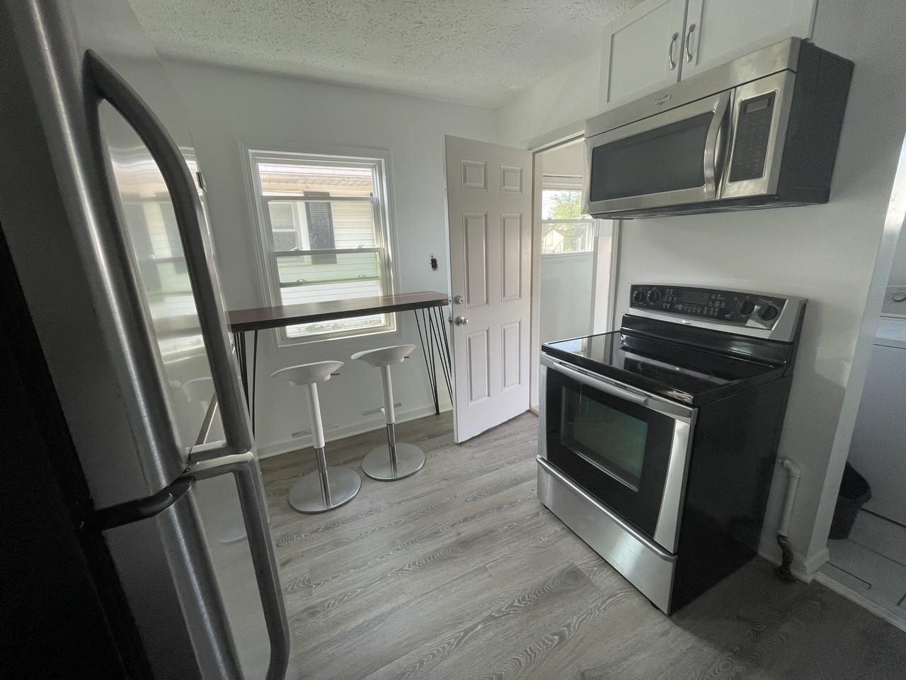 1306 N Gladstone Ave #1306 - Photo 3 of 17