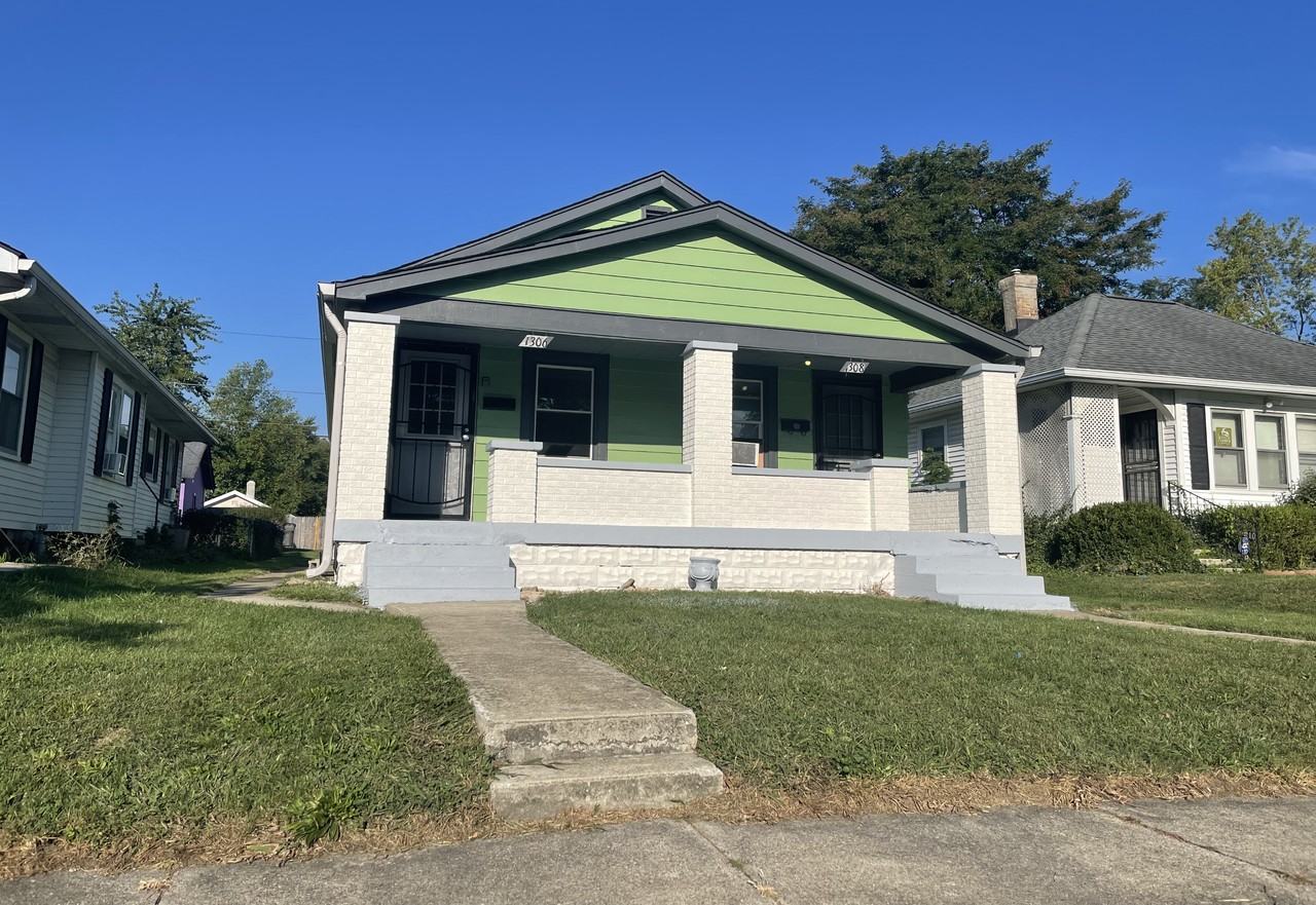 1306 N Gladstone Ave #1306 - Photo 4 of 17