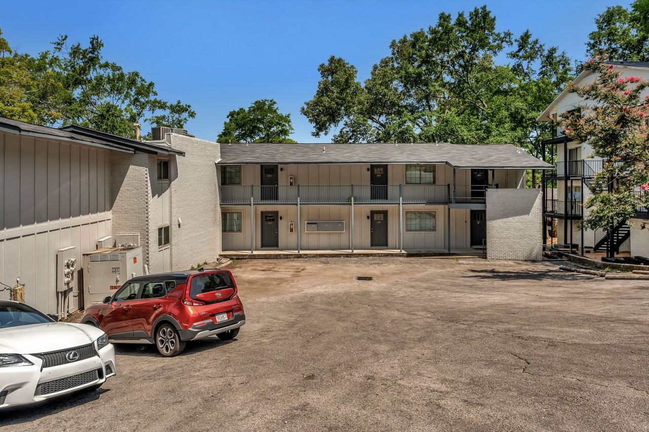 Towncrest Apartments - Photo 6 of 48