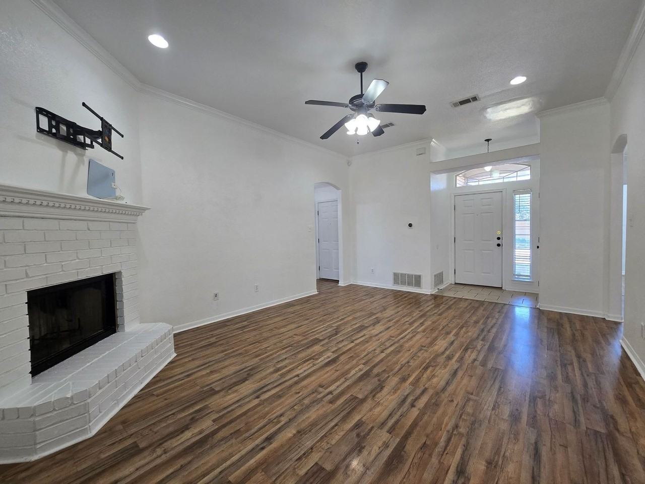 5905 Lolly Loop - Photo 5 of 25