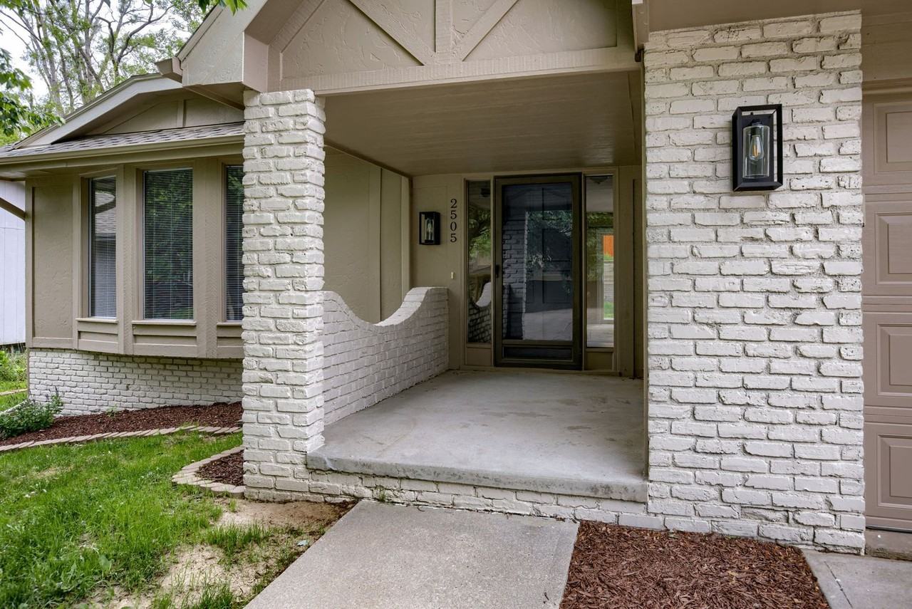 2505 S 166th St - Photo 2 of 24