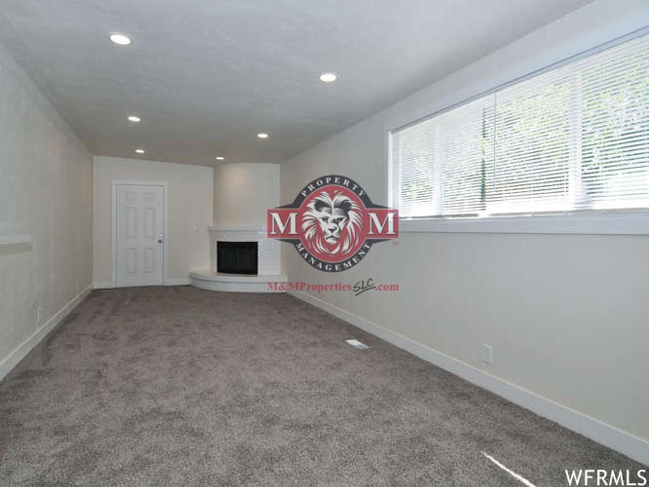 1052 N Catherine St - Photo 3 of 12