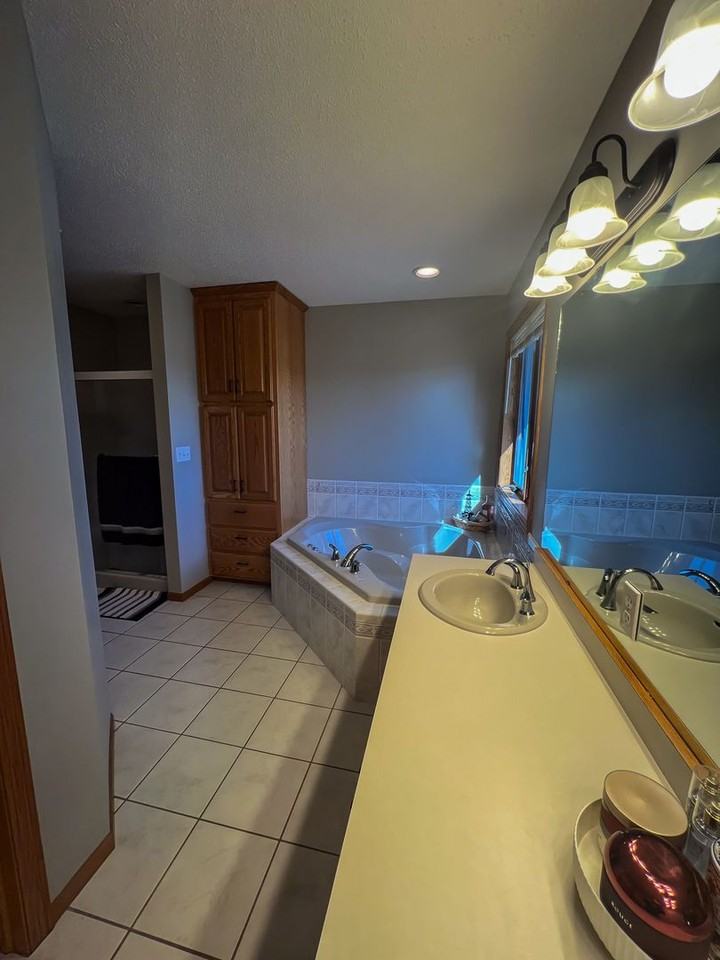 3516 Westmoor Cir - Photo 6 of 47