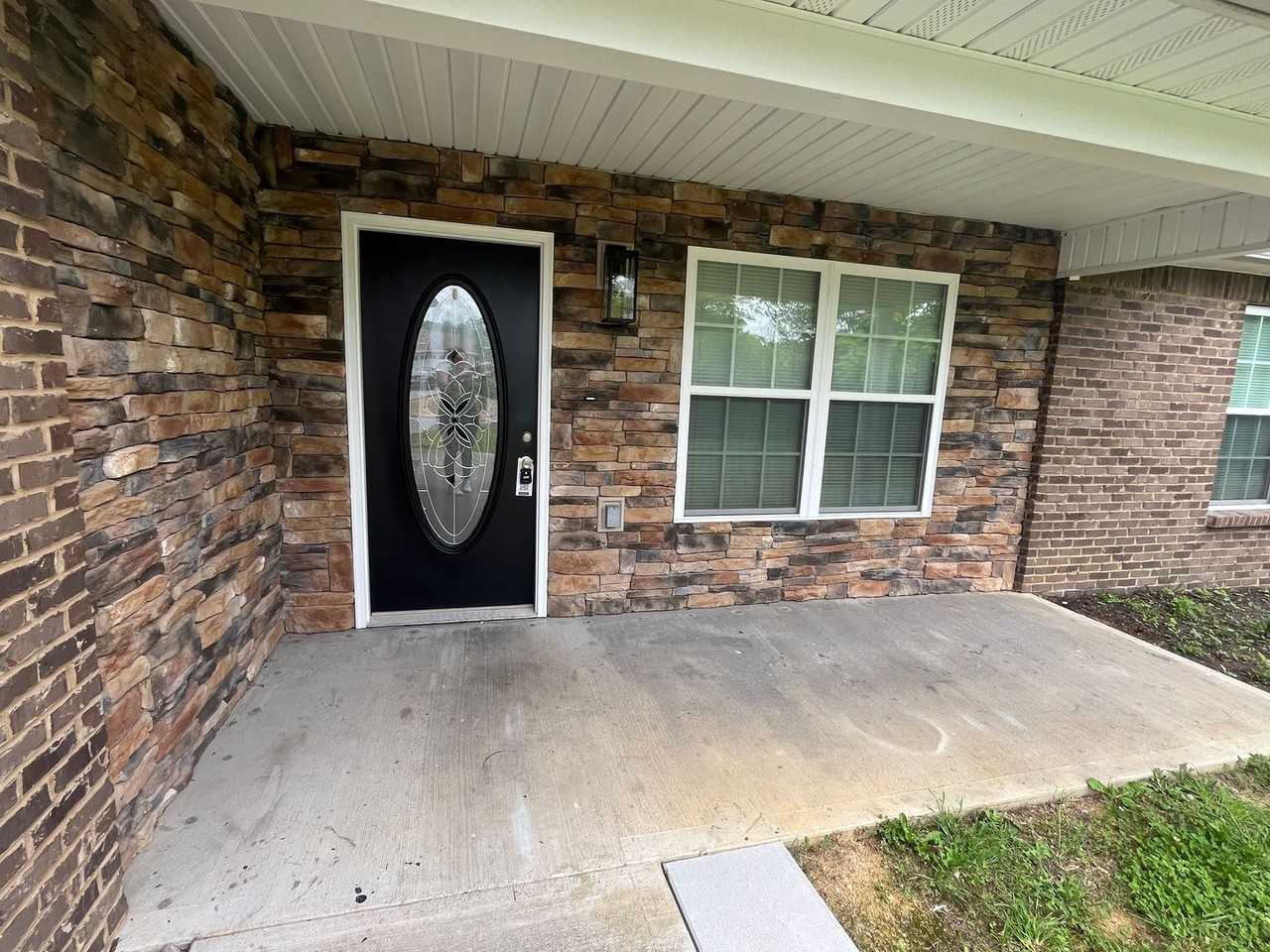 1430 Avery Ln - Photo 3 of 30