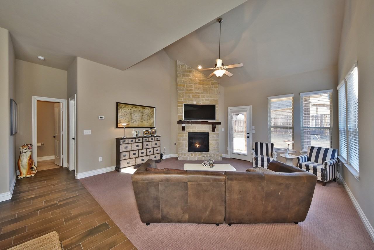 16100 Fair Winds Way - Photo 5 of 34