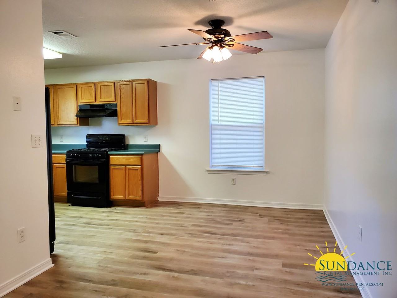 119 Methodist Ave Se - Photo 5 of 18