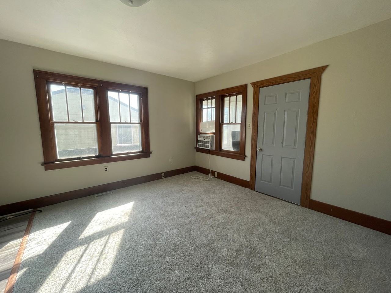 908 E Anson St - Photo 2 of 13