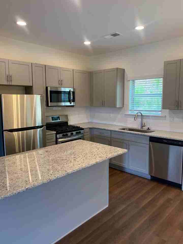 1241 Shades Ter - Photo 4 of 34