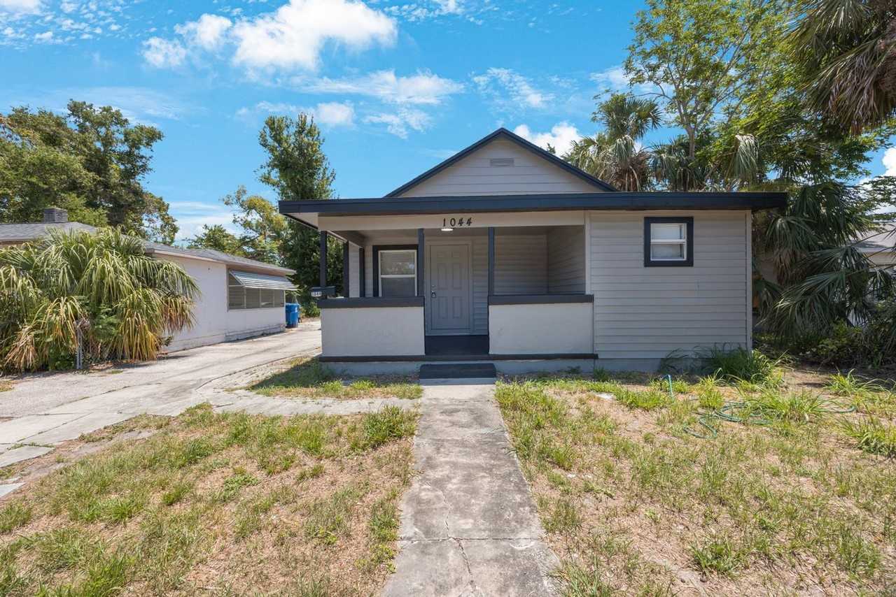 1044 18th St S - Photo 2 of 33