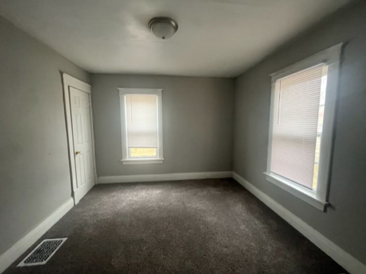 530 Warren St - Photo 2 of 8