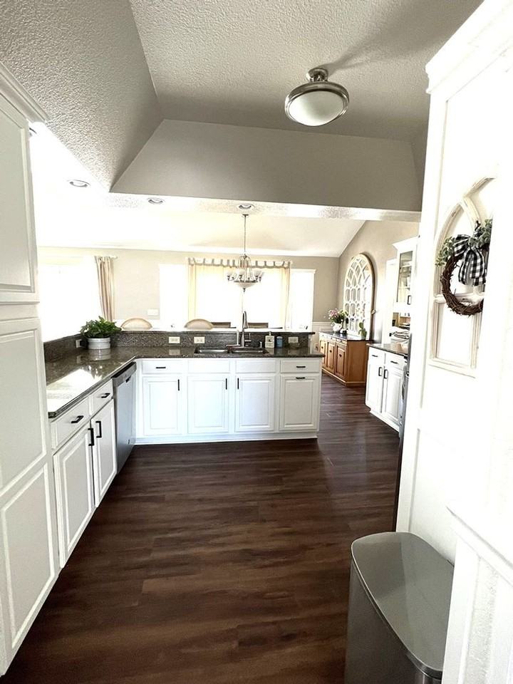 4285 W Forest Hill Ave - Photo 7 of 30